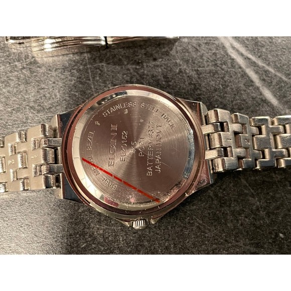 Beautiful Silver Tone Watch by Elgin - New Battery - Picture 5 of 8